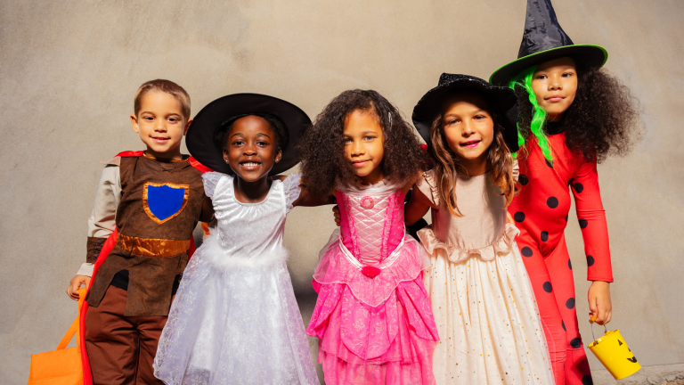 5 children in a group photo